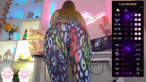 Snapshot of elena_marilyn chatting on January 26, 8:13 pm Elena online show from January 26, 8:13 pm
