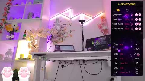 Snapshot of elena_marilyn chatting on February 24, 9:31 pm Elena online show from February 24, 9:31 pm