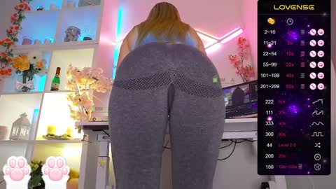 Snapshot of elena_marilyn chatting on January 13, 8:04 pm Elena online show from January 13, 8:04 pm