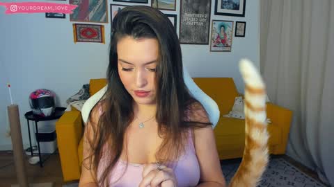 Snapshot of elenalooove chatting on December 9, 5:30 pm Elena insta yourdream 1ove online show from December 9, 5:30 pm