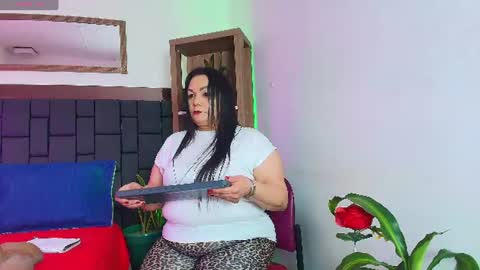 elenna_boobs_ online show from July 22, 3:18 am