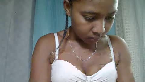 Snapshot of elia011 chatting on February 22, 6:04 pm elia011 online show from February 22, 6:04 pm