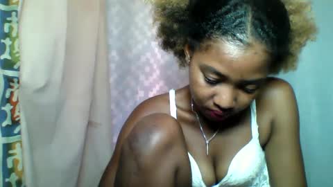 Snapshot of elia011 chatting on January 31, 6:13 am elia011 online show from January 31, 6:13 am