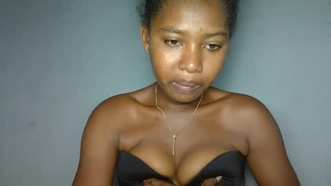 Snapshot of elia011 chatting on January 11, 5:40 pm elia011 online show from January 11, 5:40 pm