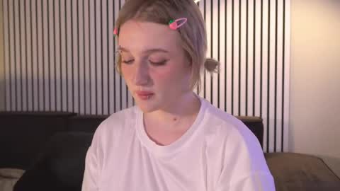 Ellie online show from April 23, 5:26 am