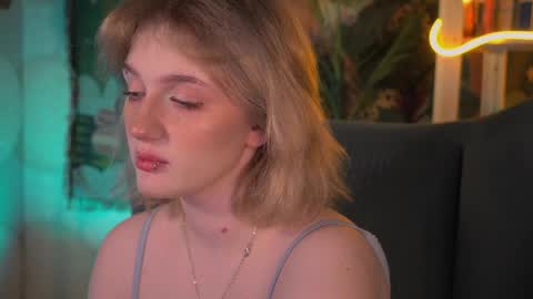 Ellie online show from April 3, 5:38 am