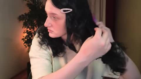 Ellie online show from October 4, 5:24 am