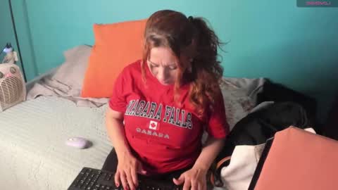 Snapshot of elif__girasol chatting on February 15, 11:49 pm elifgirasol online show from February 15, 11:49 pm