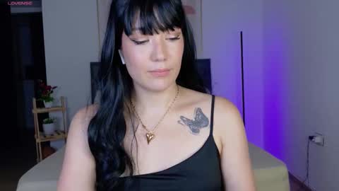 eliiih_ online show from October 6, 1:33 am