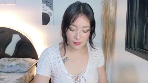 eliiih_ online show from April 27, 3:25 am