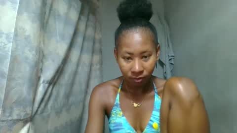 elina981 online show from February 6, 7:12 am