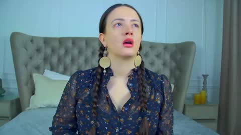 ElinaBellucci online show from April 24, 4:26 am