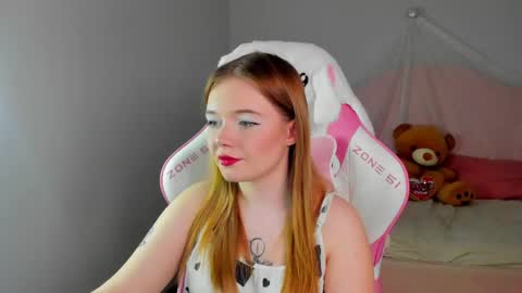 elinavale online show from April 24, 5:38 pm