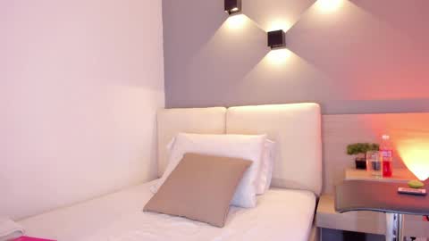 Elisa online show from April 25, 8:17 pm