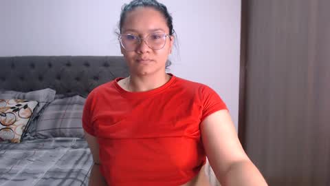 Snapshot of elisa_connors18 chatting on February 2, 8:41 pm online show from February 2, 8:41 pm