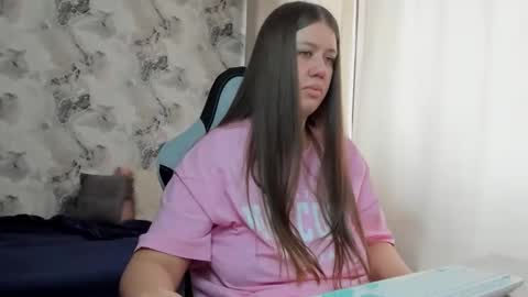 Aletta Oushen online show from April 25, 9:01 am