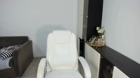 Snapshot of elissavibe chatting on February 20, 10:48 pm Elisa Promotion online show from February 20, 10:48 pm