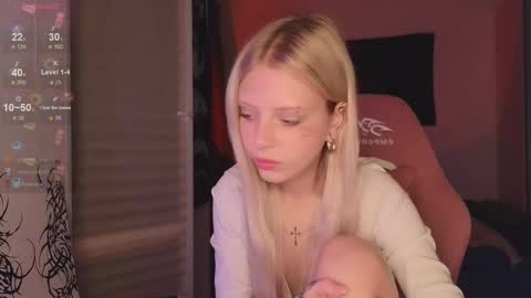 Elizabeth online show from October 25, 8:15 pm