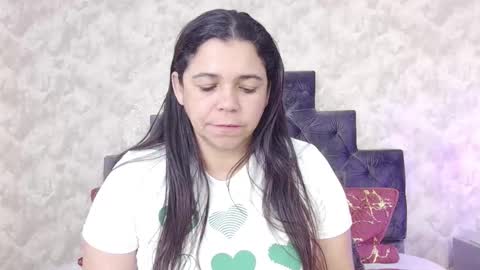 Elizabeth online show from December 21, 4:11 pm