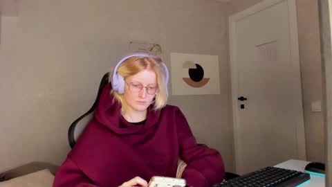 Elizabeth online show from November 10, 1:22 am