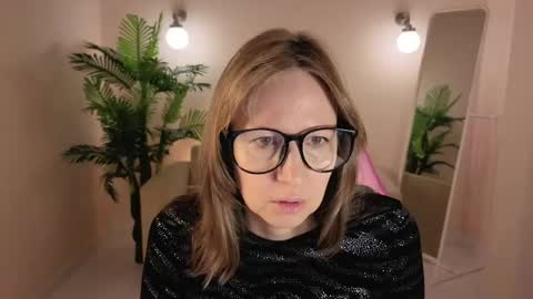 Elizabeth online show from April 23, 1:14 am