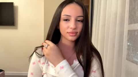 Mia online show from January 13, 2:32 pm