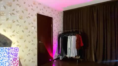 Mia online show from February 7, 5:17 pm