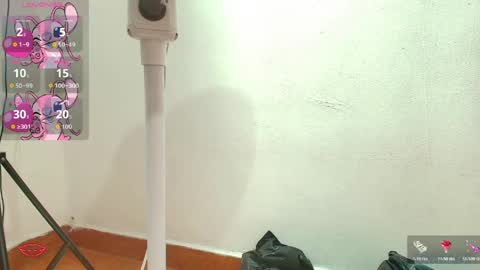 elizabetth_roman online show from April 27, 9:01 pm