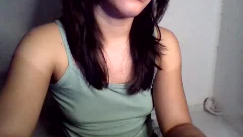 ella_babe25 online show from April 28, 10:02 pm