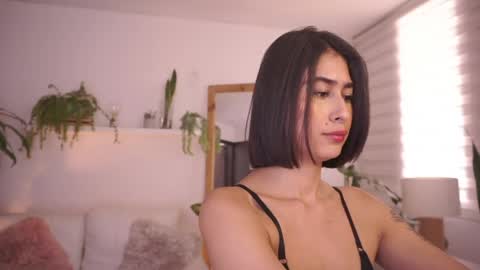 ELLA OWEN online show from April 23, 4:20 pm