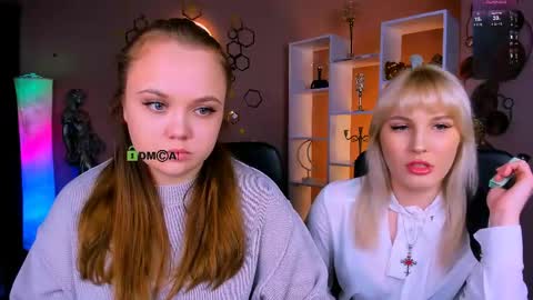 Ella online show from April 19, 7:16 pm