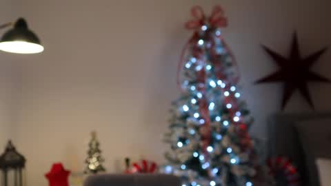 Ella online show from December 12, 7:15 pm