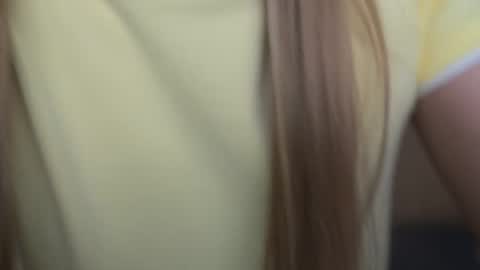 Ella online show from April 25, 9:12 pm