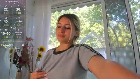 ella_vee online show from June 27, 6:47 am