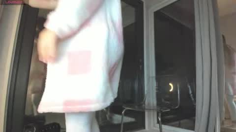 ella_vee online show from October 22, 2:38 am