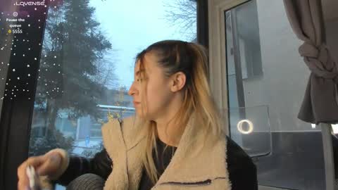 ella_vee online show from January 16, 6:42 am