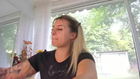 ella_vee online show from July 16, 6:07 am