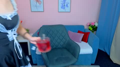 Snapshot of ellaasteele chatting on October 9, 1:59 pm Ella online show from October 9, 1:59 pm