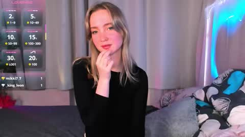 Ella online show from November 7, 5:40 pm