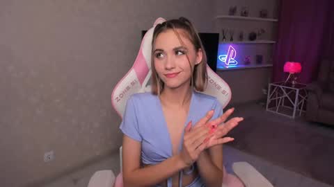 ellacurtis online show from April 24, 7:38 pm