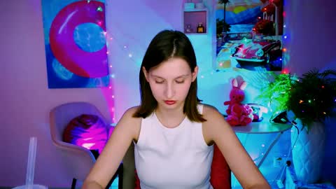 Ella online show from April 23, 2:08 pm