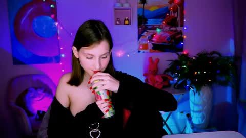 Ella online show from April 28, 8:13 pm