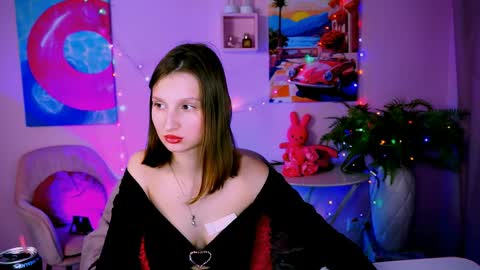 Ella online show from April 27, 4:04 pm