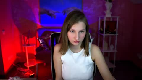 Ella online show from April 25, 2:14 pm