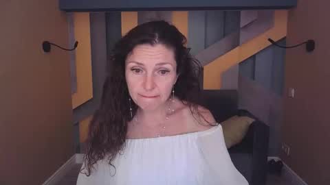 EllaLongs online show from June 9, 11:53 am