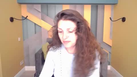 EllaLongs online show from April 28, 11:25 am