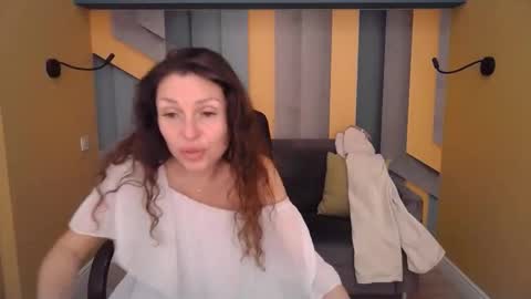 EllaLongs online show from April 25, 11:46 am