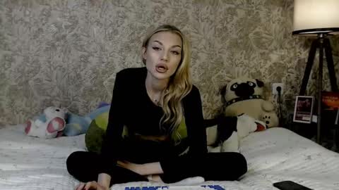 ellamilla online show from December 2, 11:23 am