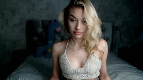 ellamilla online show from April 27, 2:14 pm