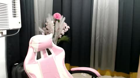 ELLA online show from April 29, 5:30 pm